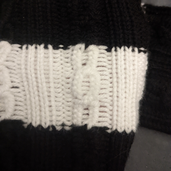 Hand knitted legwarmers - Picture 2 of 3